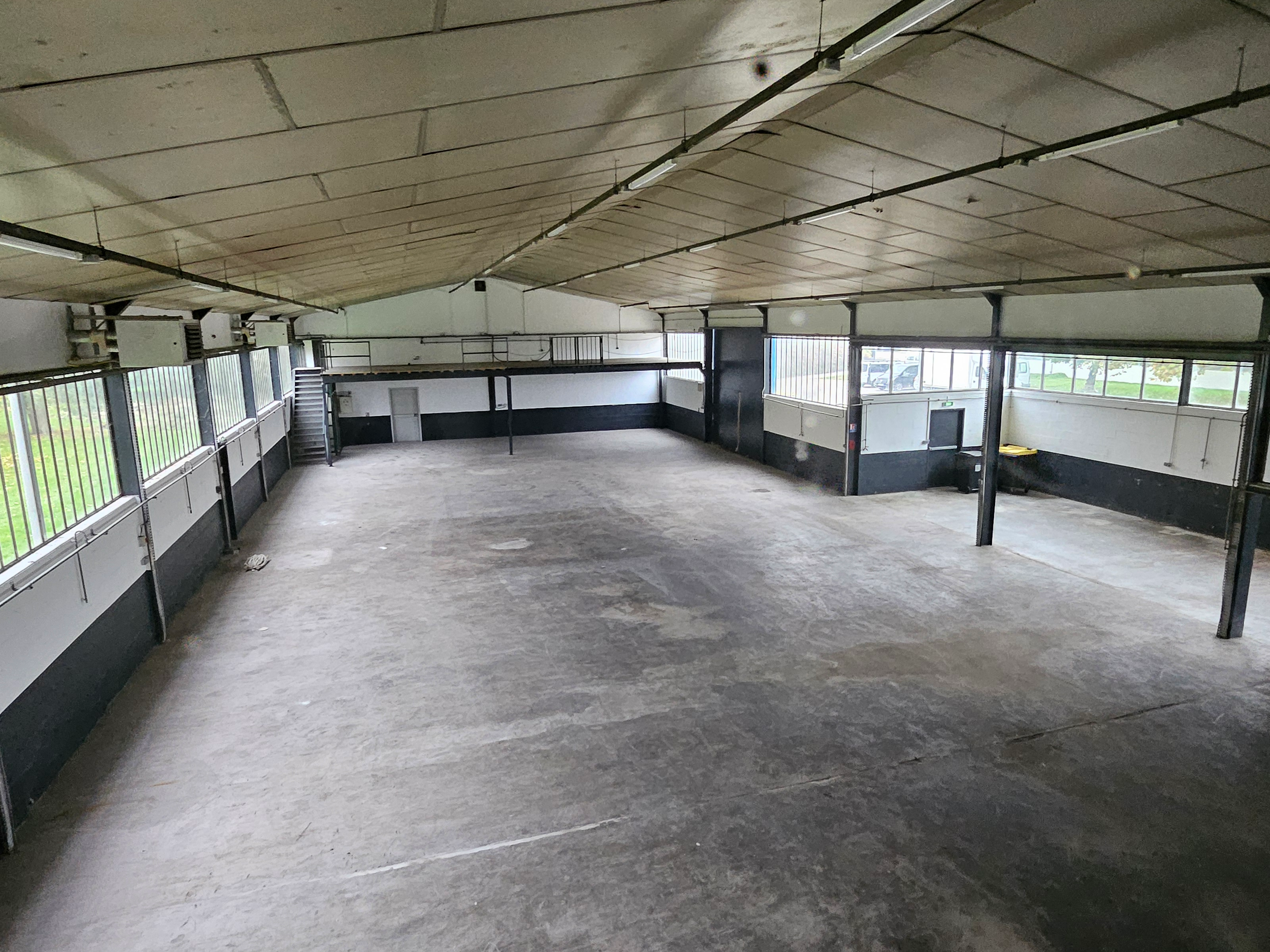 Local d'activité à louer - 834.0 m2 - 77 - Seine-et-Marne